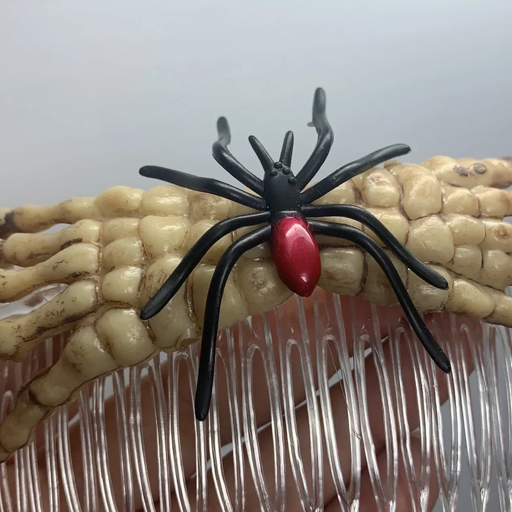 Spider and Skeleton Hand Hair Comb - Picture 4 of 4